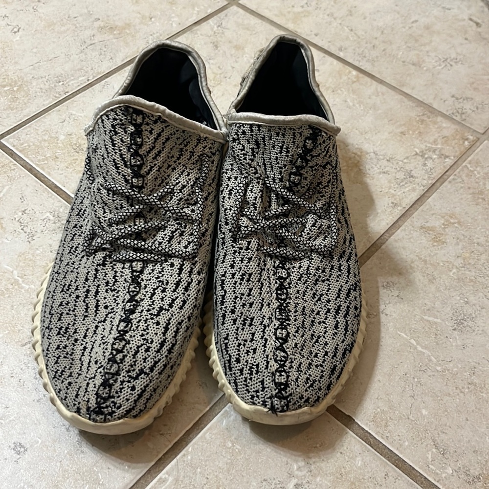 adidas YZY boost turtle dove size 10